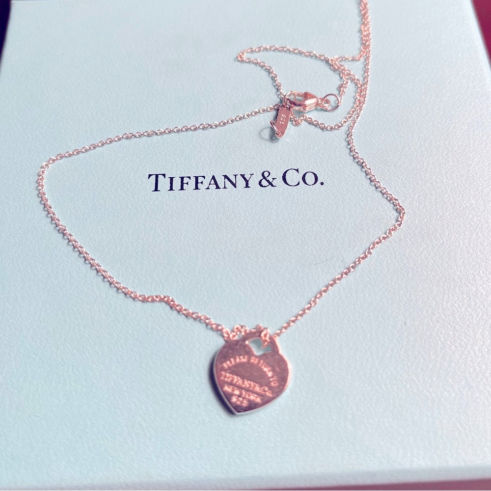 Tiffany & Co 16” 925 sterling silver and mini Return to Tiffany ❤️charm Delicate